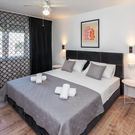 3-Bedroom Sea View Apartment - Balcony, Elevator - Spinut, Split Exterior photo