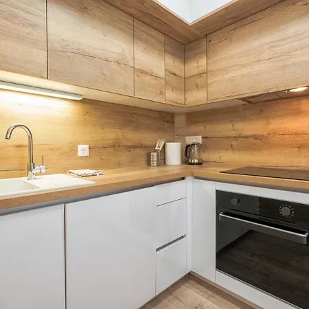 3-Bedroom Sea View Apartment - Balcony, Elevator - Spinut, Split Exterior photo