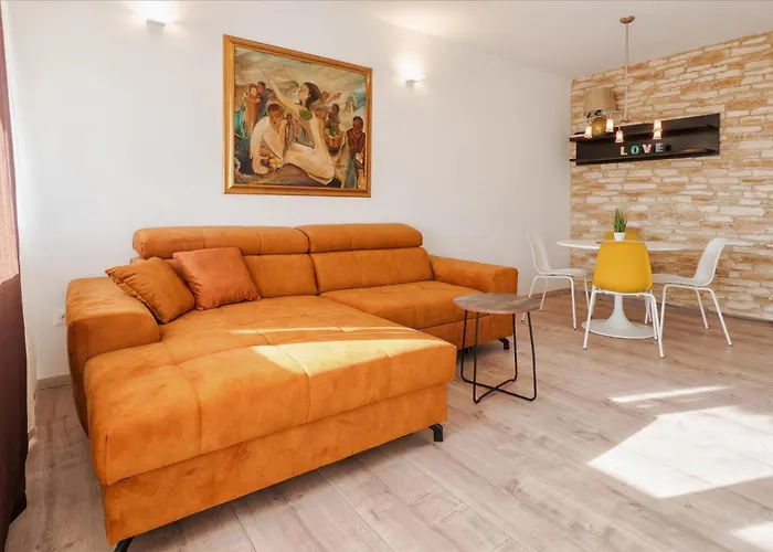 3-Bedroom Sea View Apartment - Balcony, Elevator - Spinut, Split